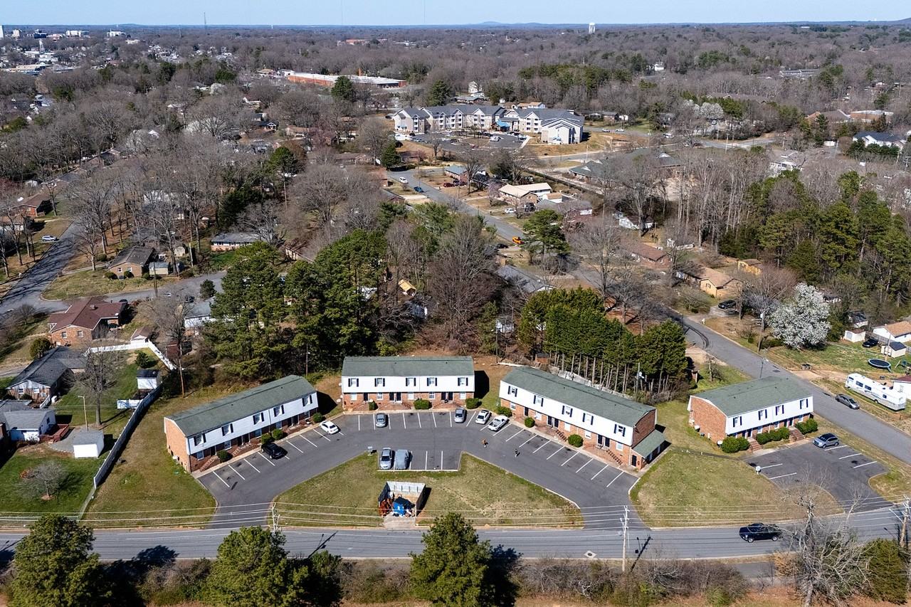 Two Bedrooms One and Half Bathroom Townhouse - Photo 7 of 14