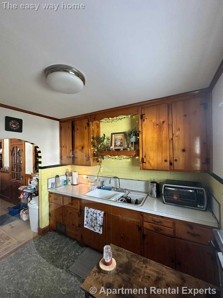 21 Ashland St #1 - Photo 3 of 23