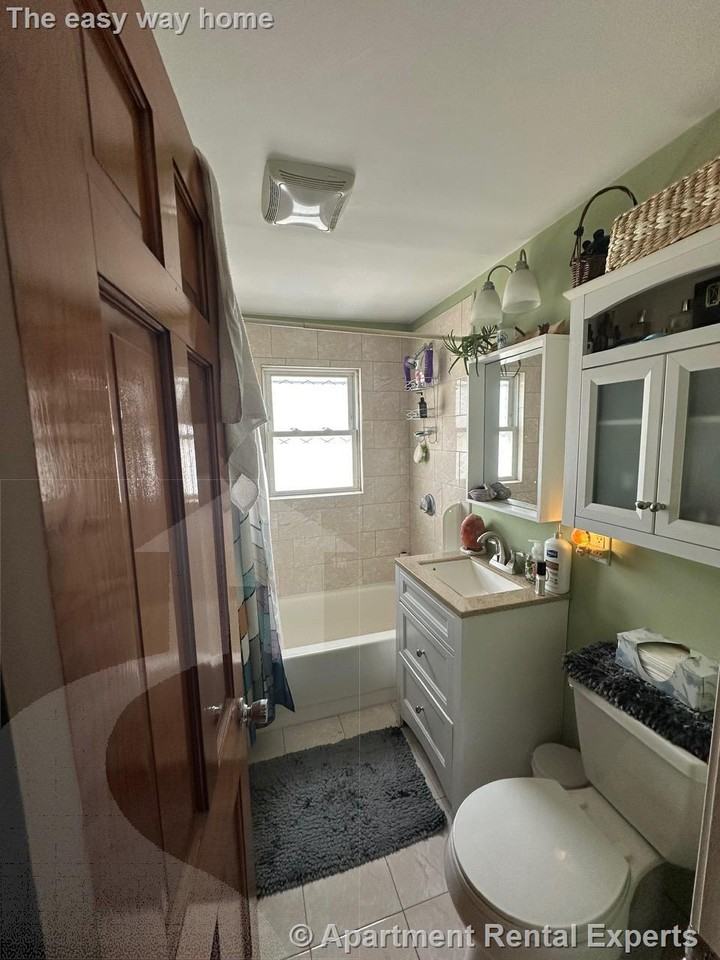 21 Ashland St #1 - Photo 4 of 23