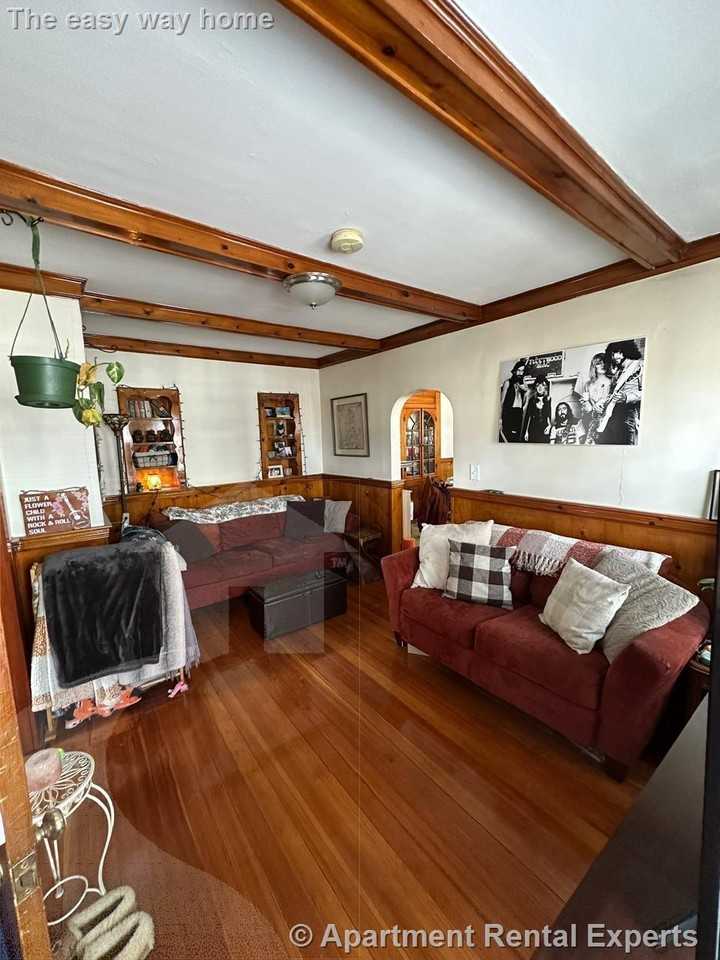 21 Ashland St #1 - Photo 7 of 23