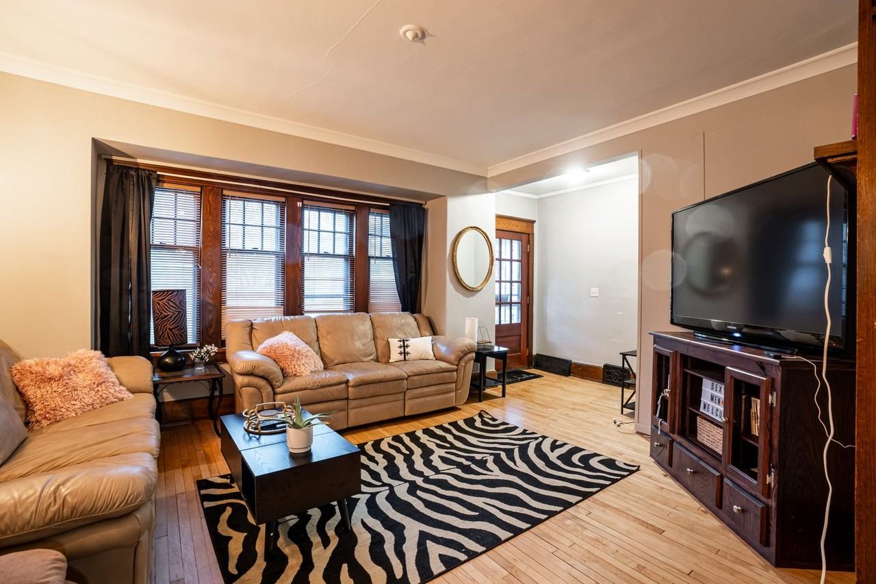 3414 N Oakland Ave - Photo 2 of 24