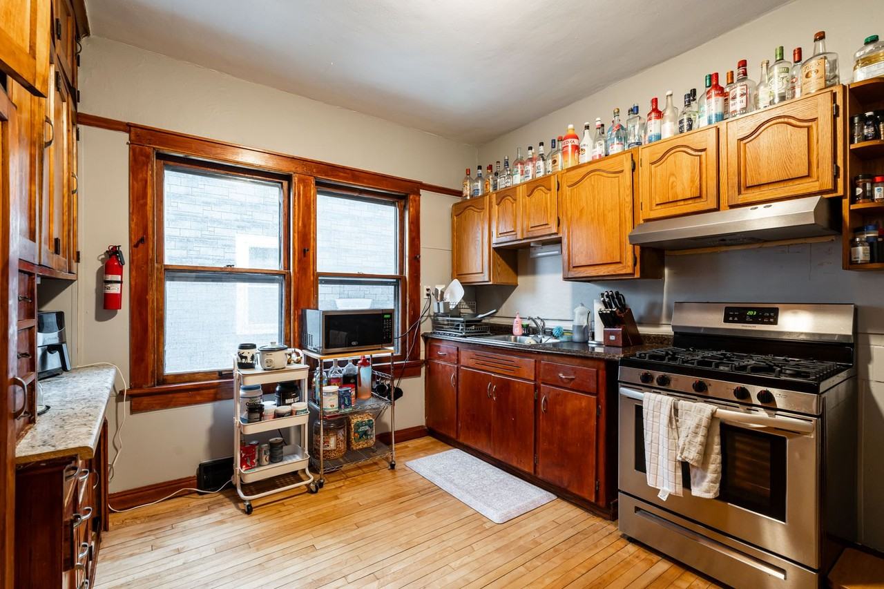 3414 N Oakland Ave - Photo 6 of 24