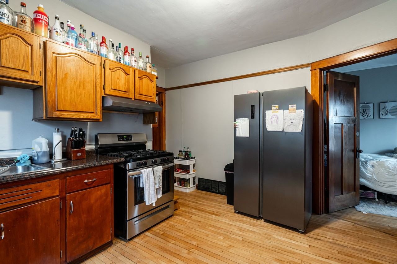 3414 N Oakland Ave - Photo 7 of 24