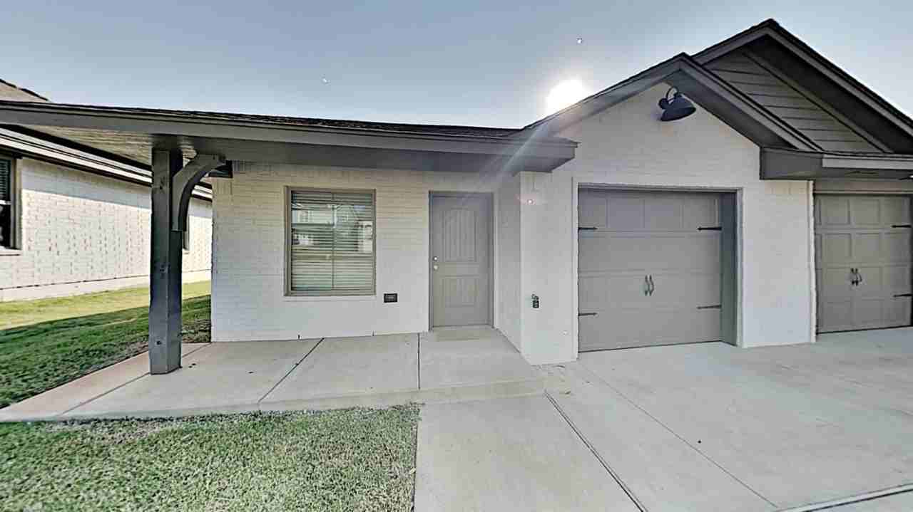 11502 N Lincoln Blvd - Photo 3 of 15