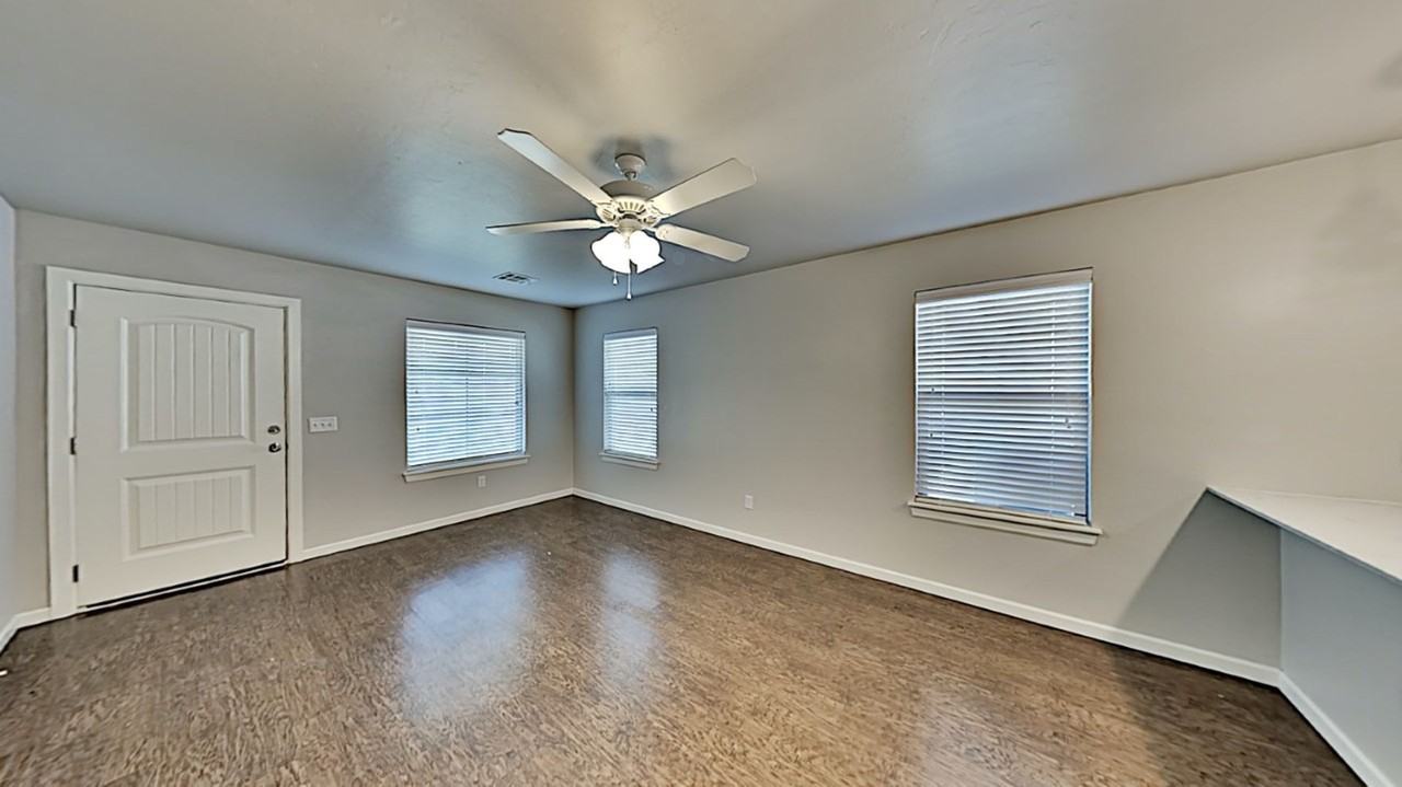 11502 N Lincoln Blvd - Photo 4 of 15