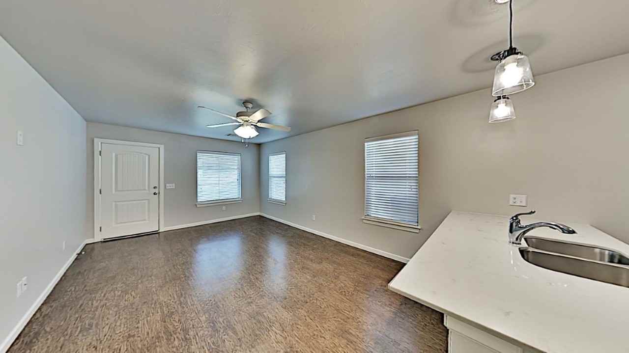 11502 N Lincoln Blvd - Photo 5 of 15