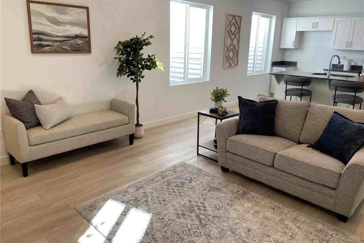 1005 S 950 W - Photo 3 of 14