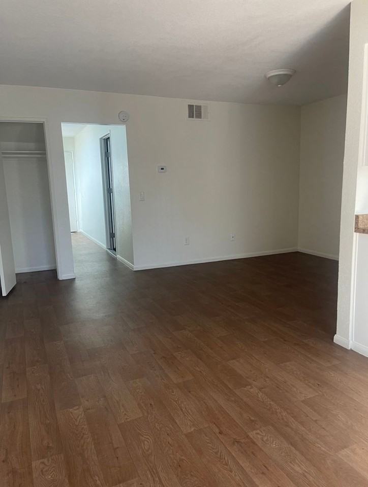 17ua - Photo 4 of 13