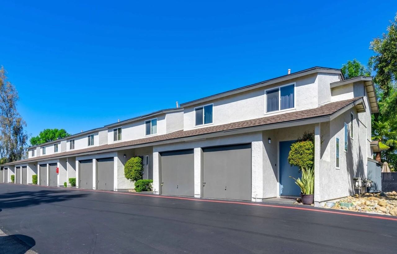 17ua - Photo 2 of 15