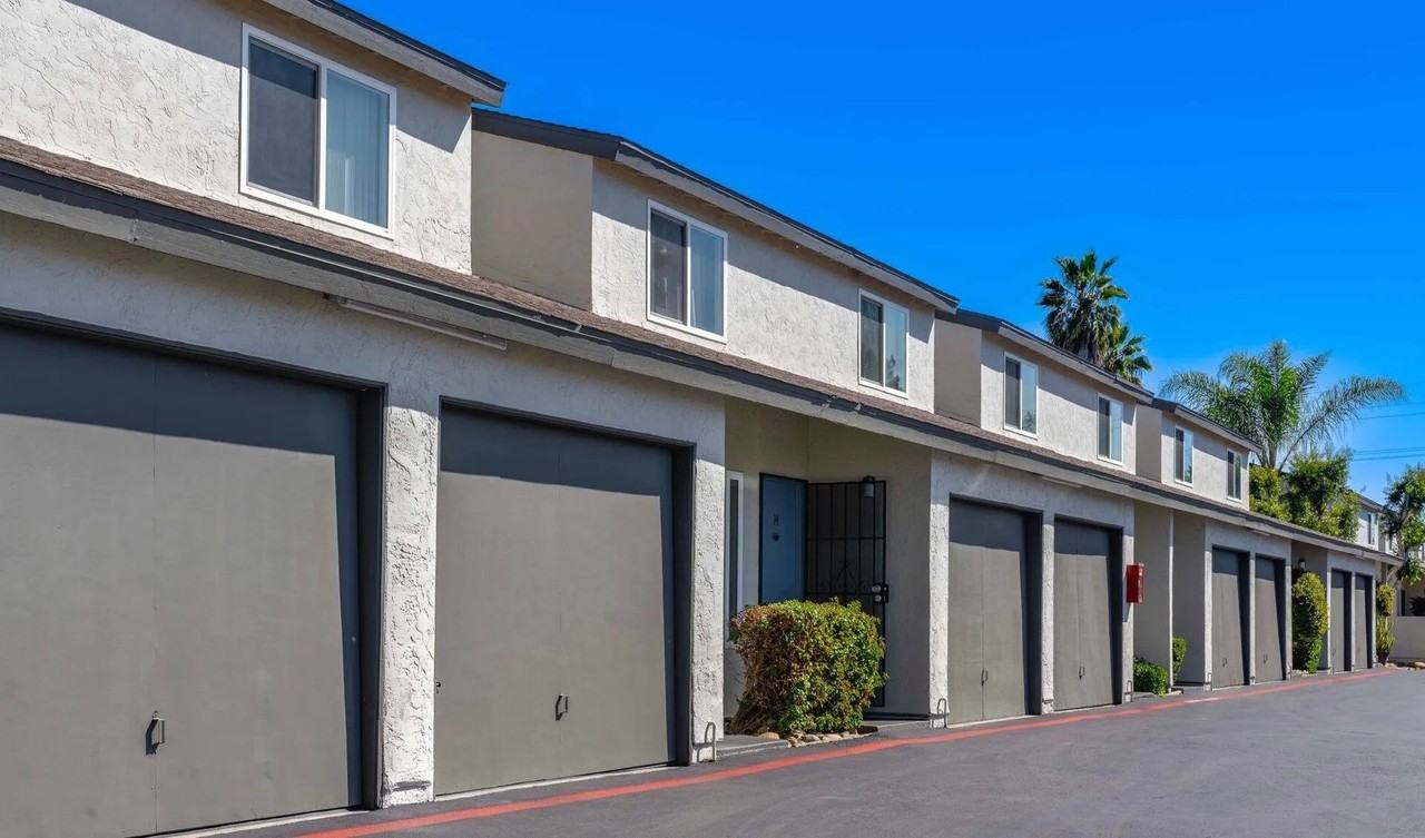 17ua - Photo 3 of 15