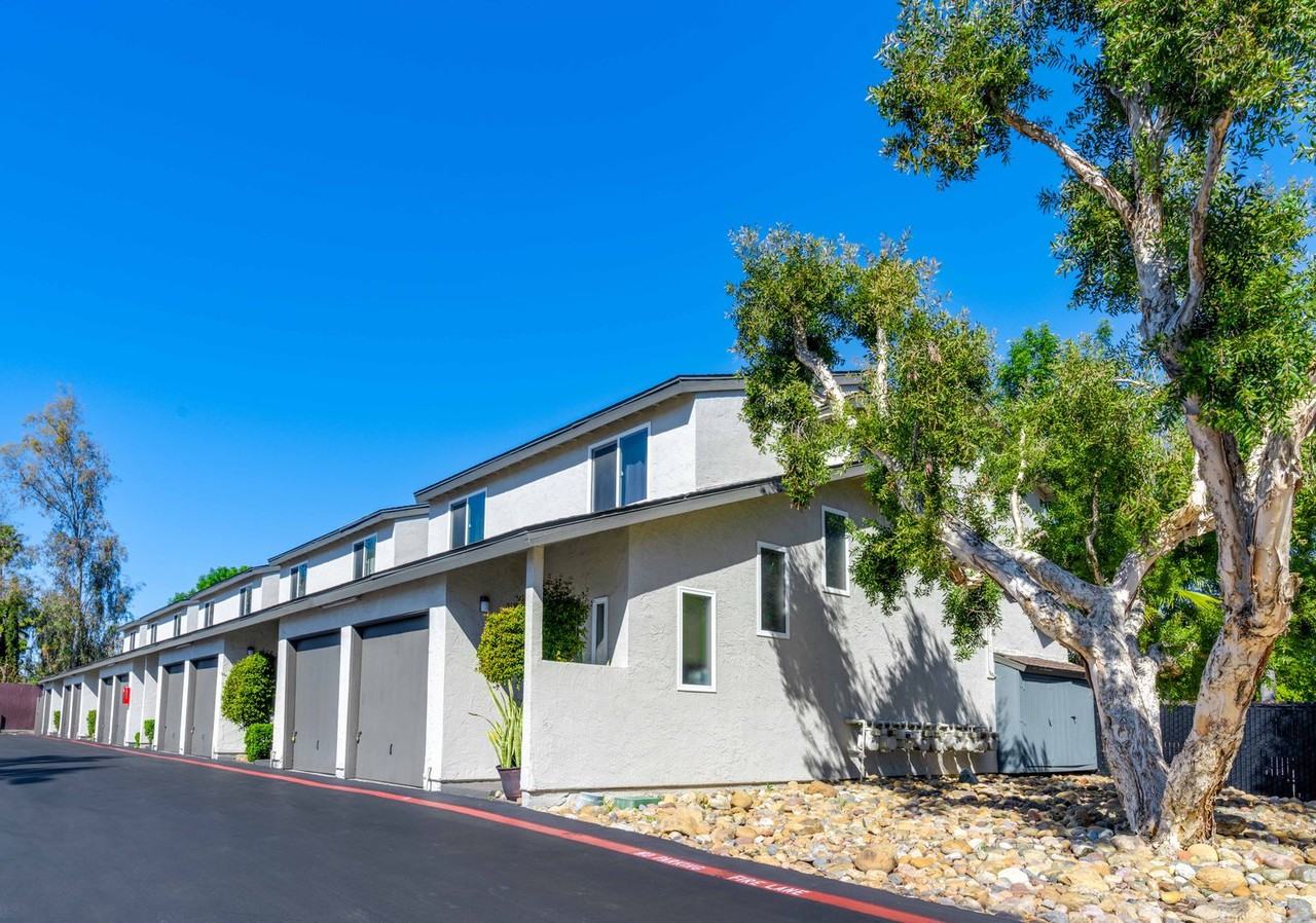 17ua - Photo 4 of 15