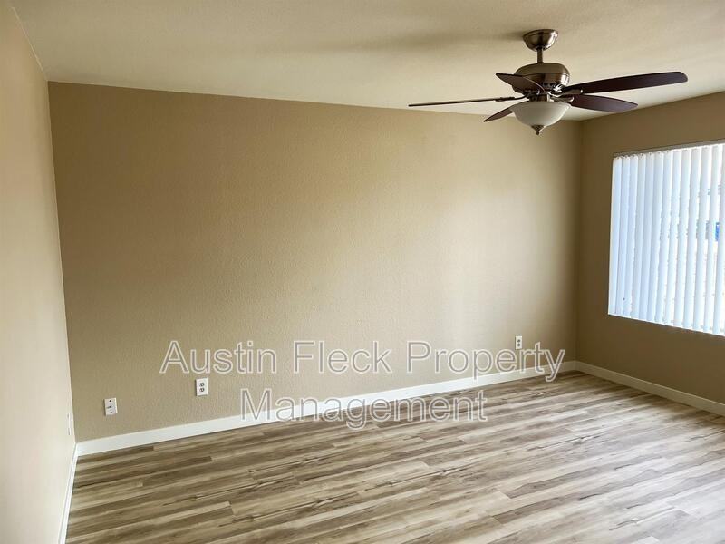 912 S Nevada Way - Photo 3 of 5