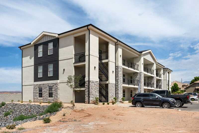 133 N Lone Rock Dr - Photo 2 of 10