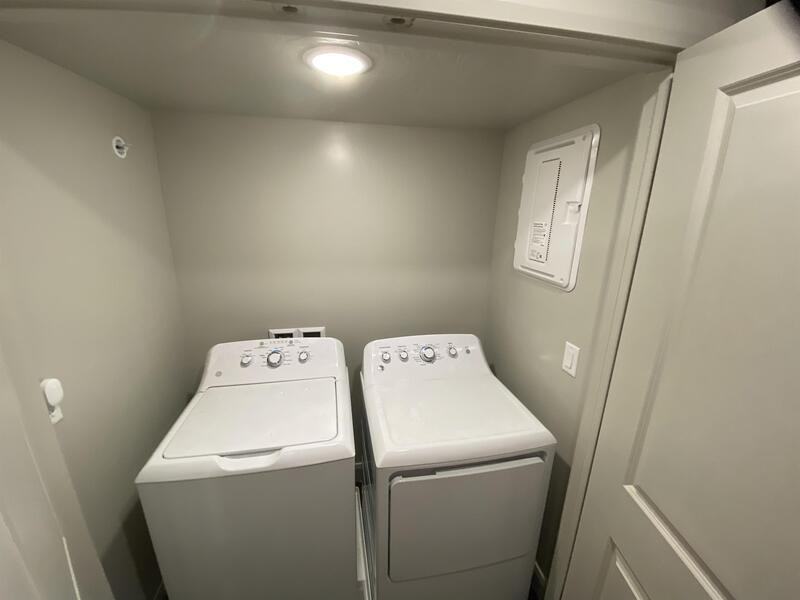 133 N Lone Rock Dr - Photo 3 of 10