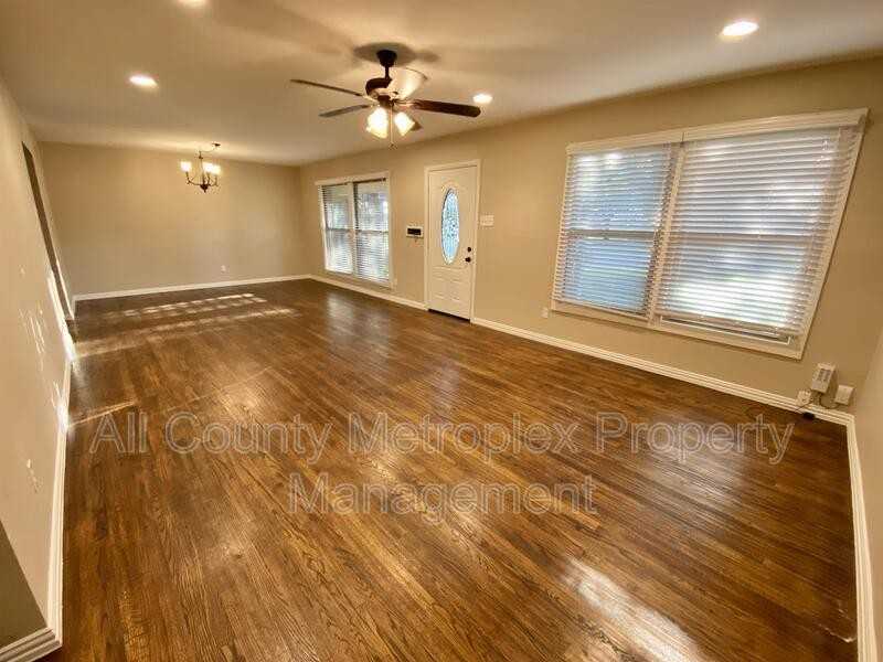 9562 Mercer Dr - Photo 3 of 10