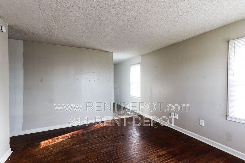 959 Independence Ave - Photo 2 of 10