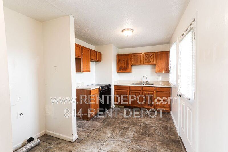 959 Independence Ave - Photo 3 of 10