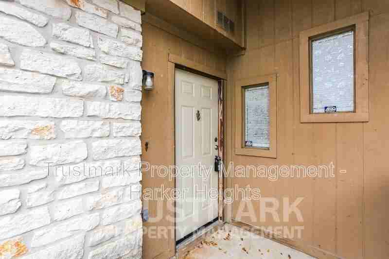 1120 Royal Crest Dr - Photo 2 of 22