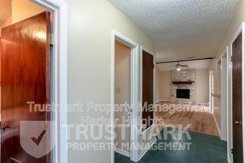 1120 Royal Crest Dr - Photo 3 of 22