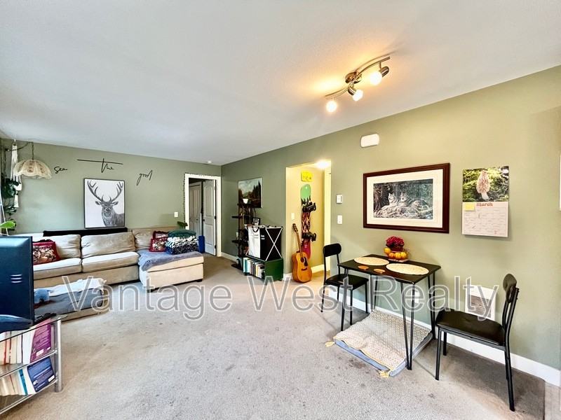 2010 Bernau Crt - Photo 2 of 8