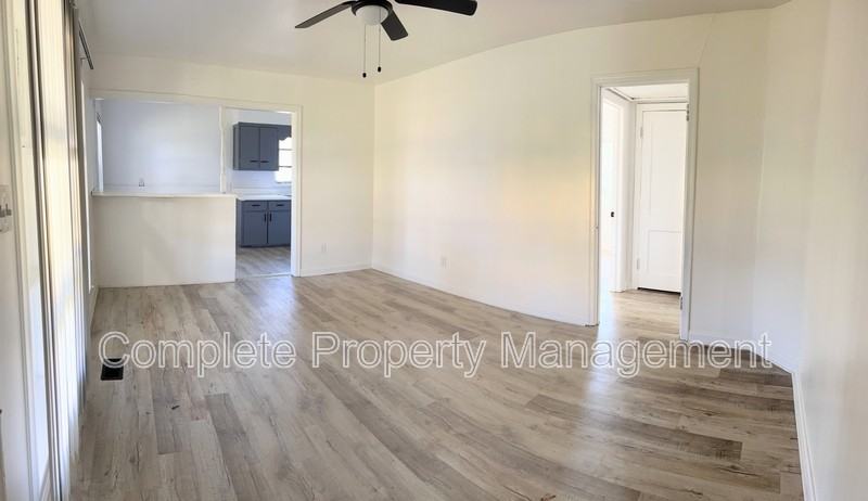 5617 Avenue Q - Photo 2 of 10