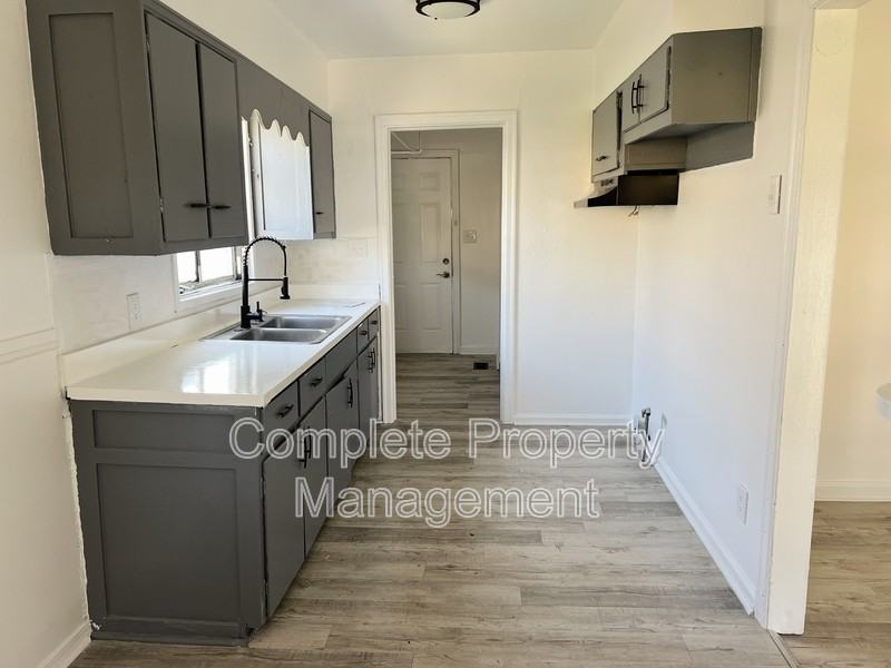 5617 Avenue Q - Photo 4 of 10