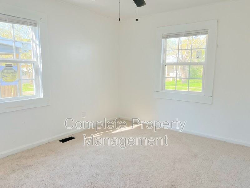 5617 Avenue Q - Photo 6 of 10