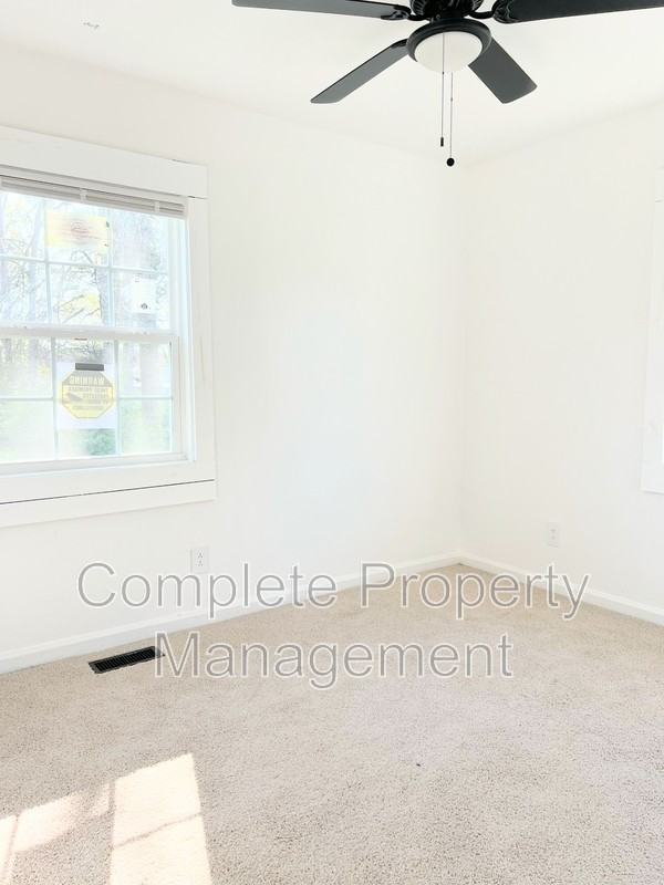 5617 Avenue Q - Photo 7 of 10