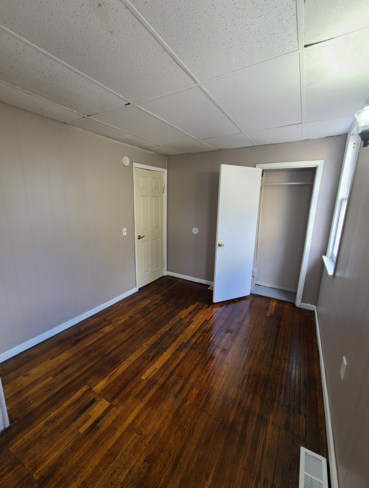 33 Locust St - Photo 2 of 9