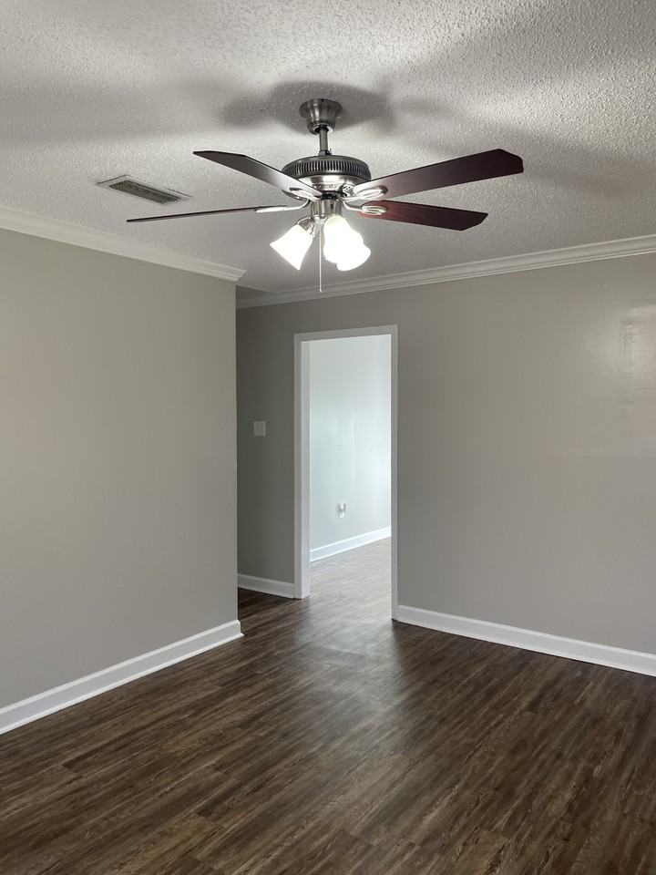 710 Desoto Pl - Photo 2 of 22