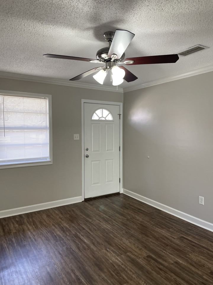 710 Desoto Pl - Photo 3 of 22