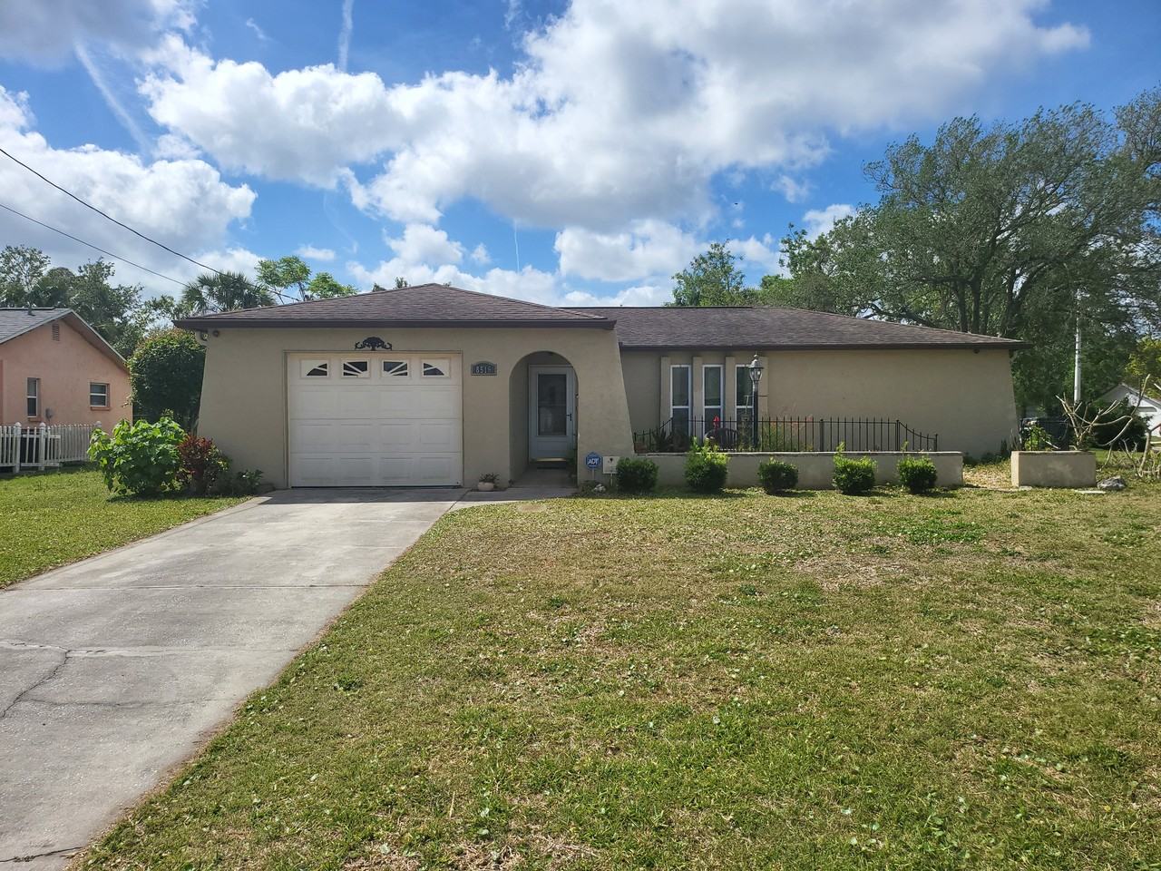 8516 Viva Via Dr - Photo 2 of 32