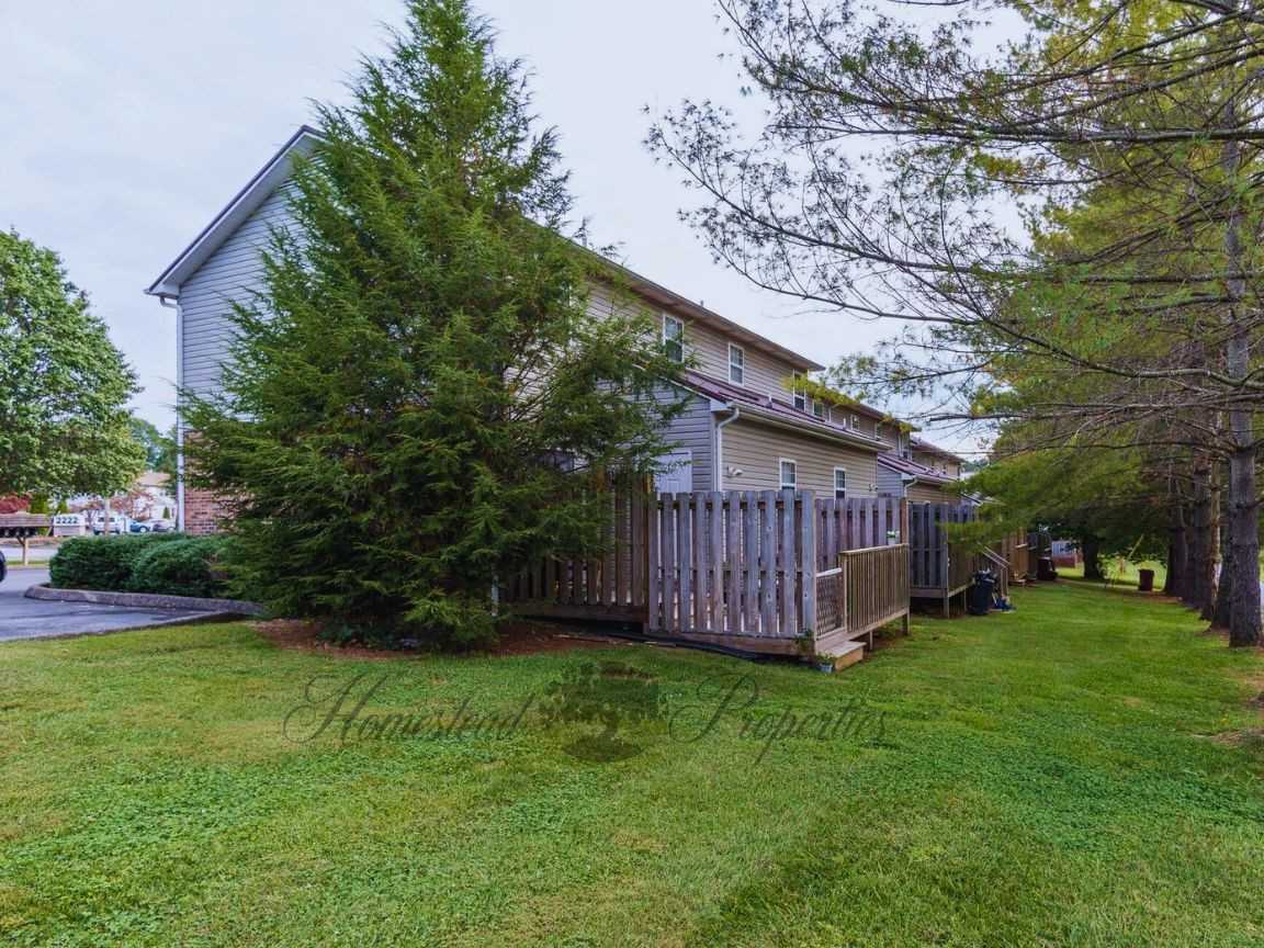 2223 S Greenwood Dr - Photo 2 of 4