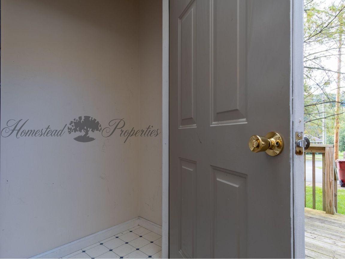 2223 S Greenwood Dr - Photo 3 of 4