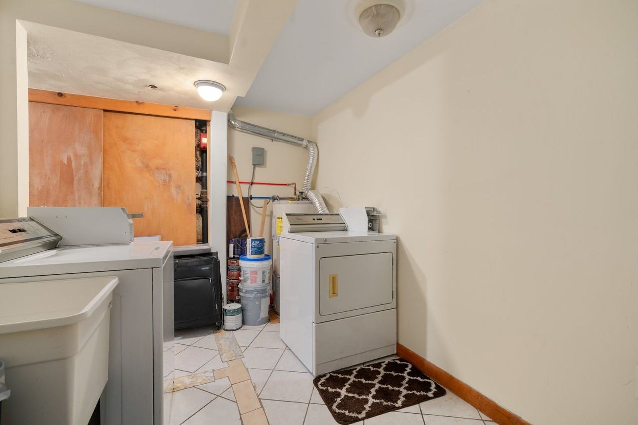 29 Sutherland Rd #4 - Photo 3 of 7