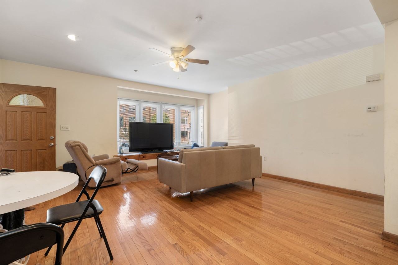 29 Sutherland Rd #4 - Photo 5 of 7