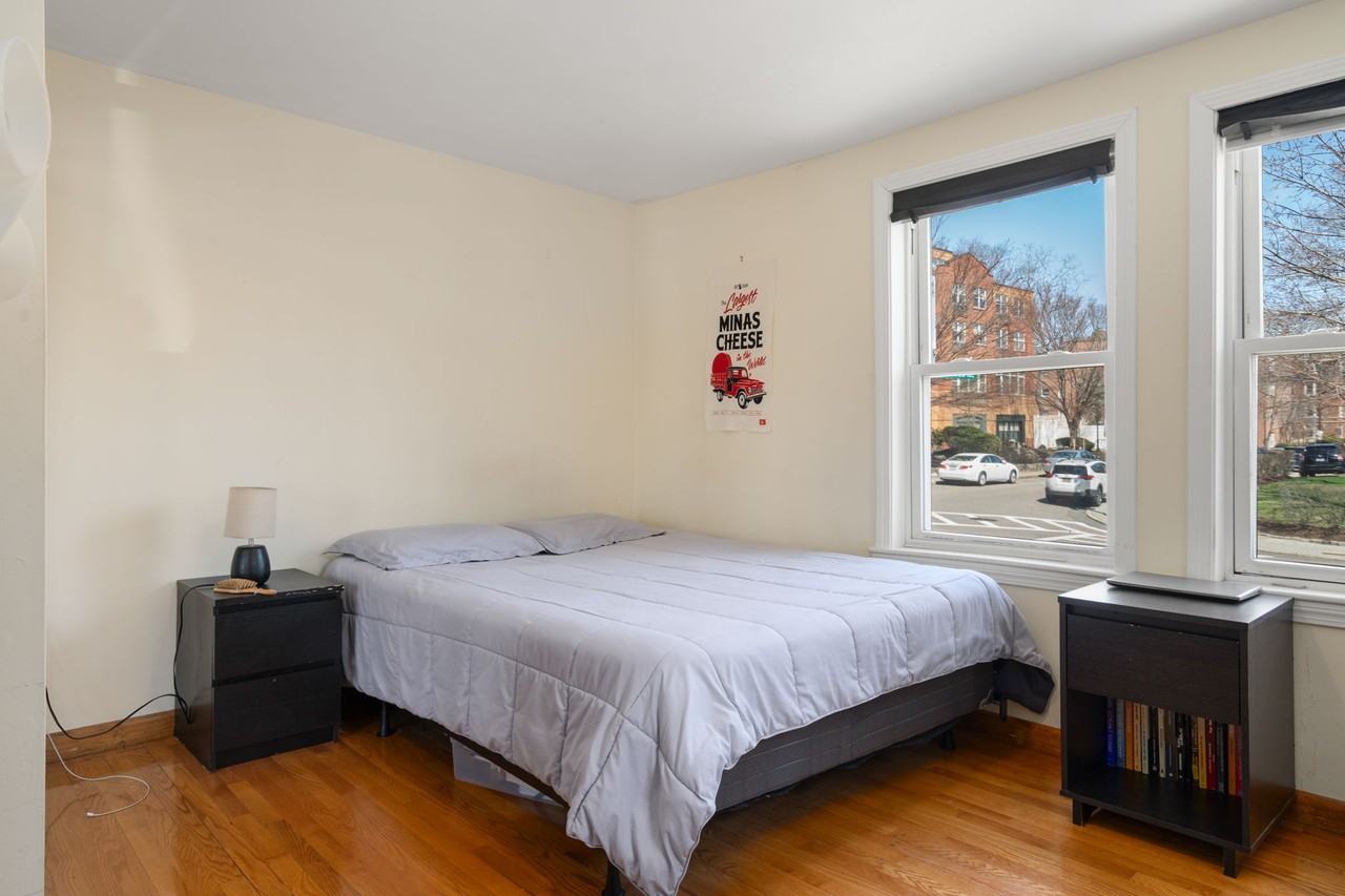 29 Sutherland Rd #4 - Photo 6 of 7