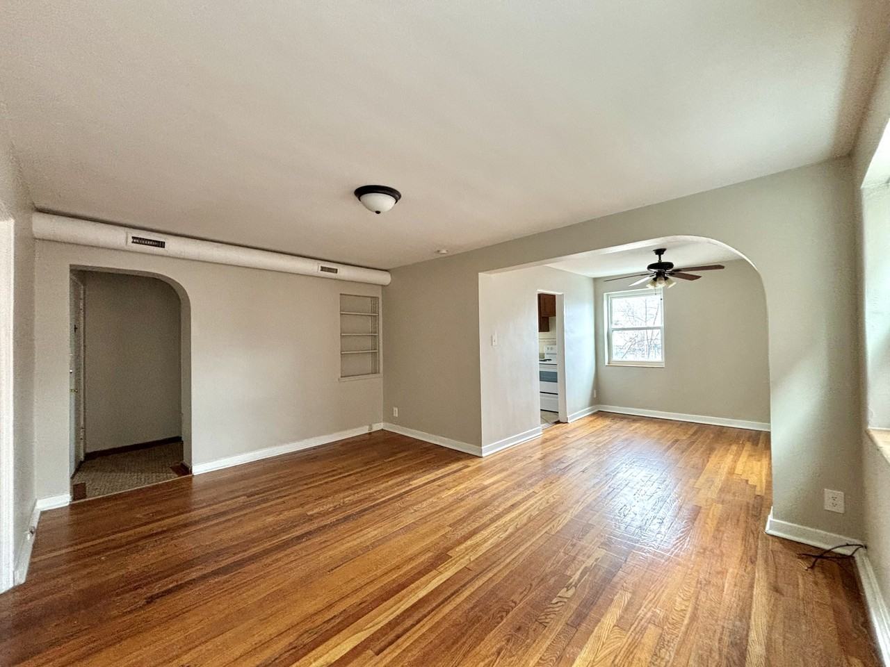 MORRISON COURT APARTMENTS -- 067 - Photo 3 of 9