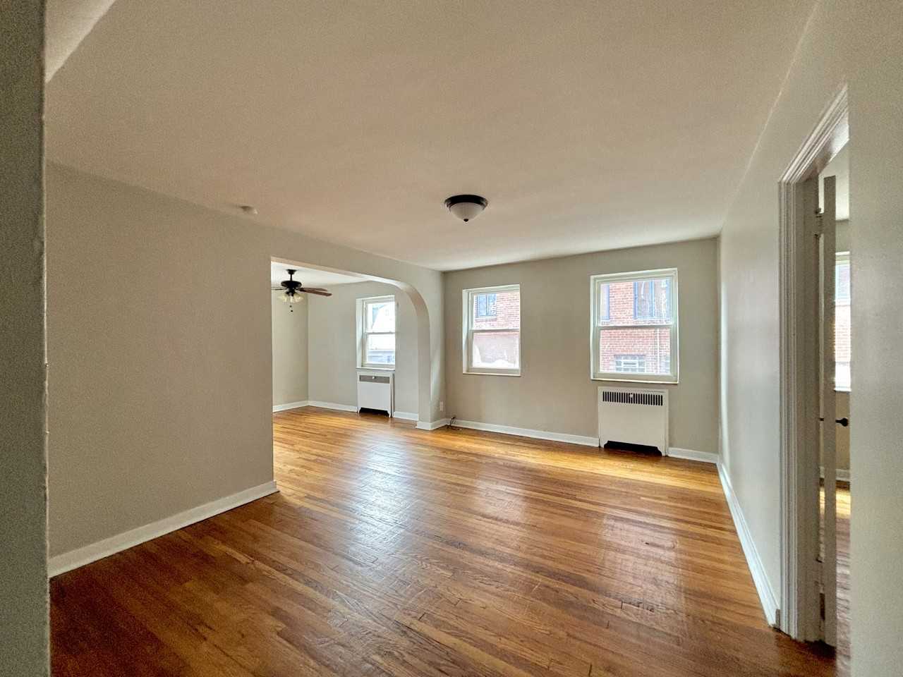 MORRISON COURT APARTMENTS -- 067 - Photo 4 of 9