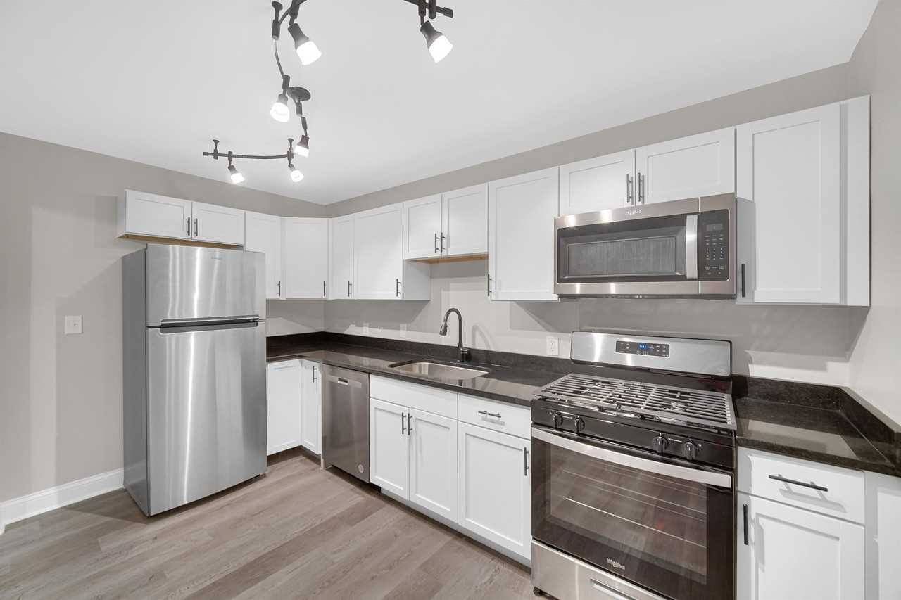 215 East Street - Photo 2 of 13