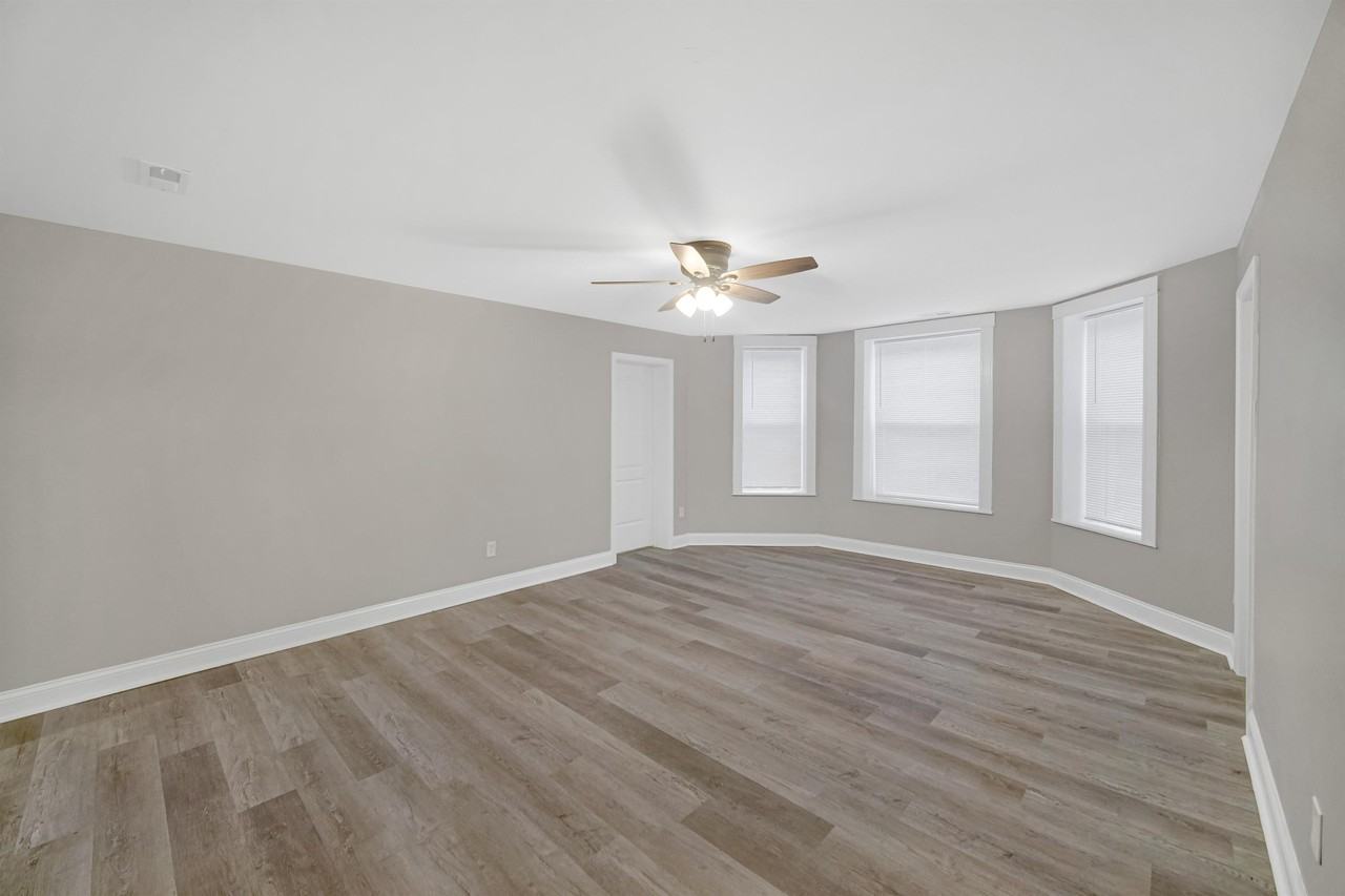 215 East Street - Photo 4 of 13