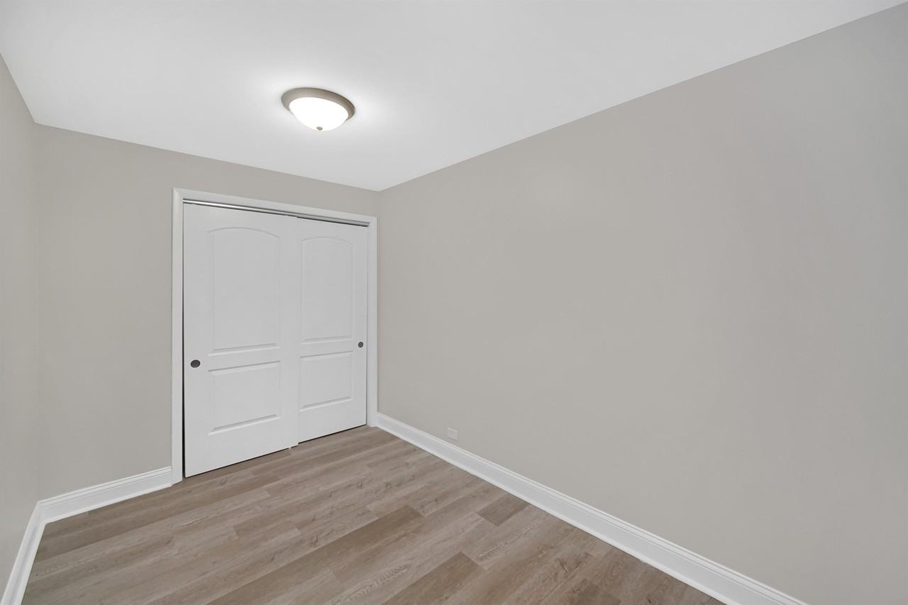 215 East Street - Photo 5 of 13