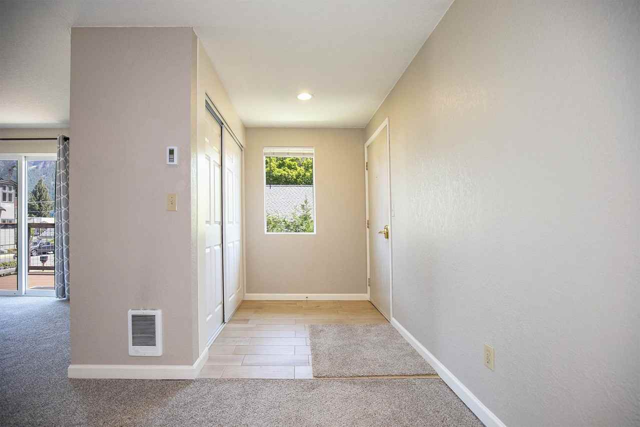 319 East Park Street - Photo 3 of 19