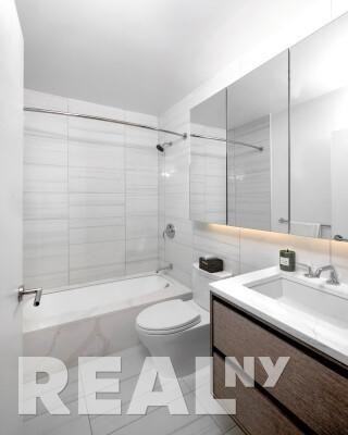 E 34th St #905 - Photo 5 of 6