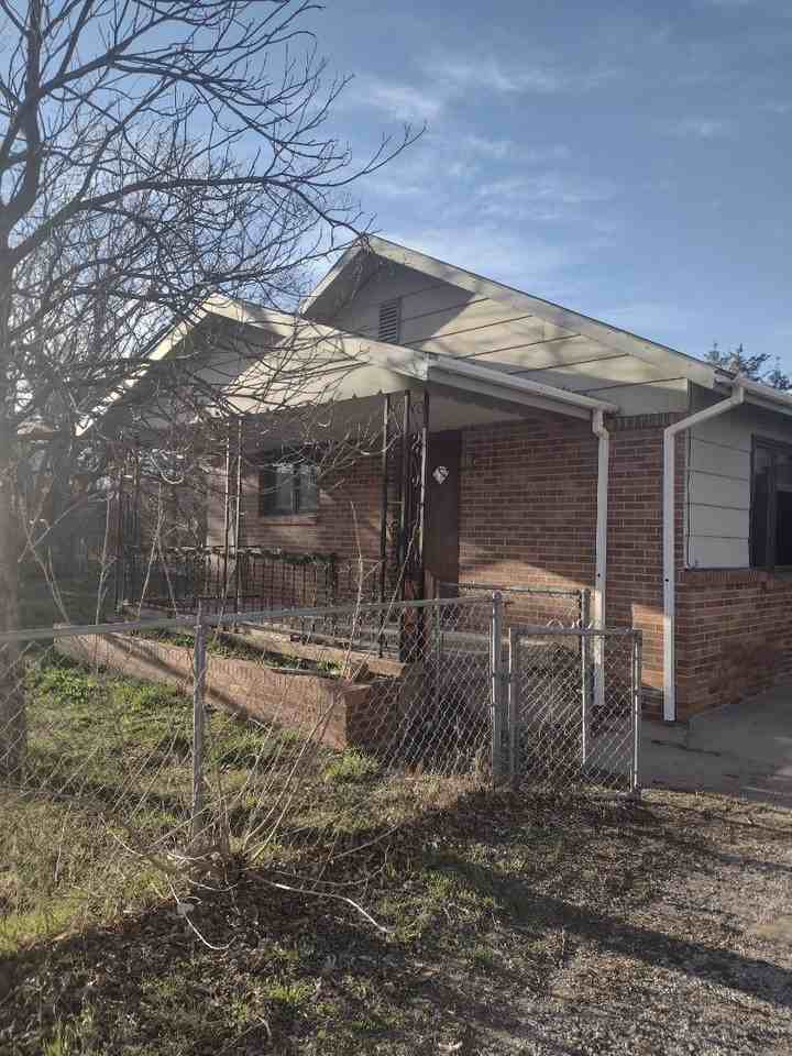 2620 E 2nd Ave - Photo 2 of 12