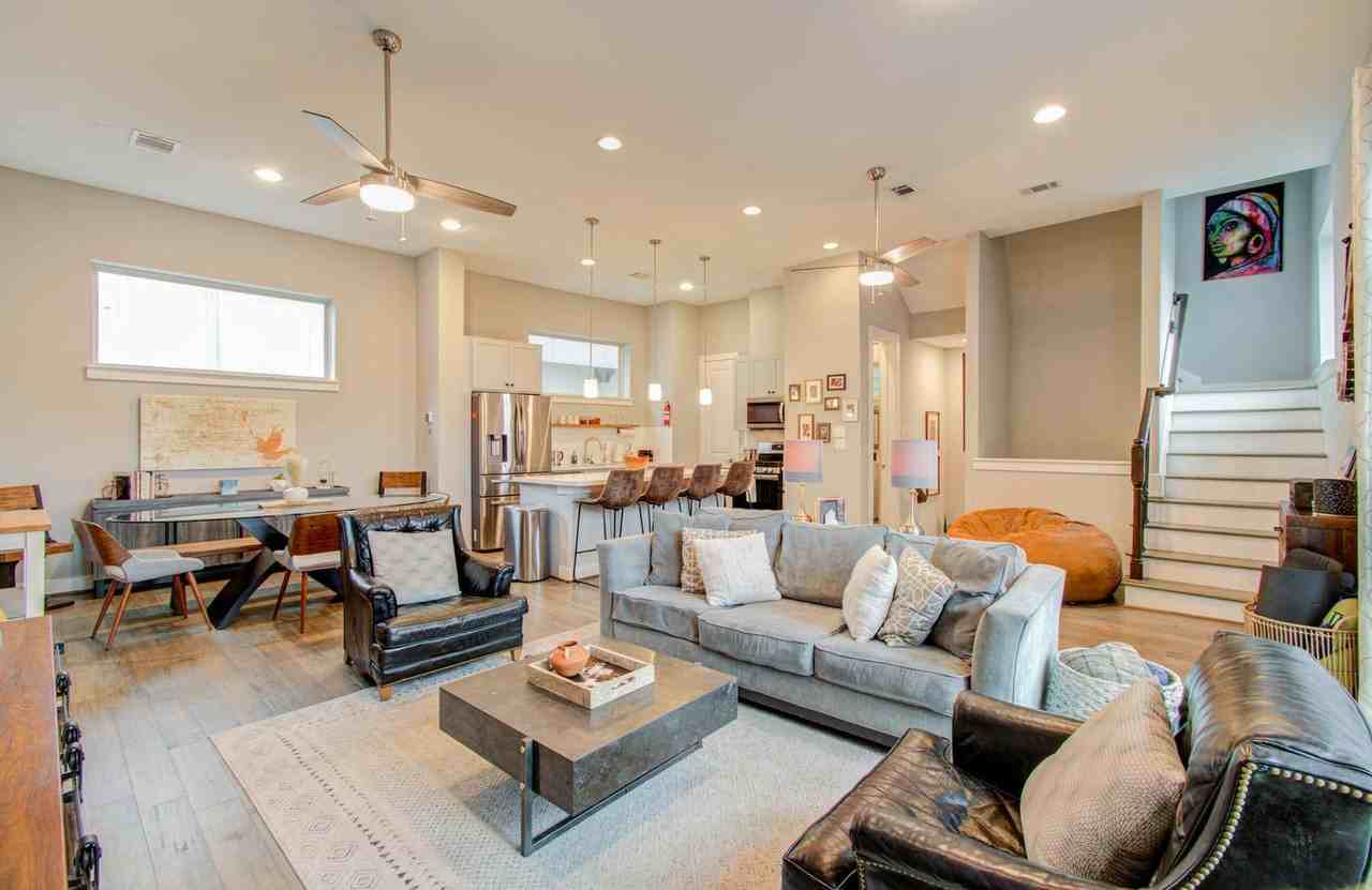 2018 Crockett St #1029793P - Photo 2 of 43