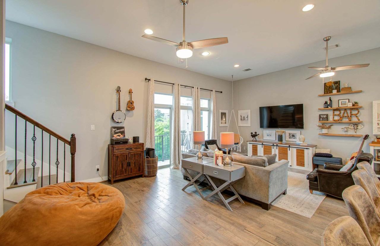 2018 Crockett St #1029793P - Photo 3 of 43