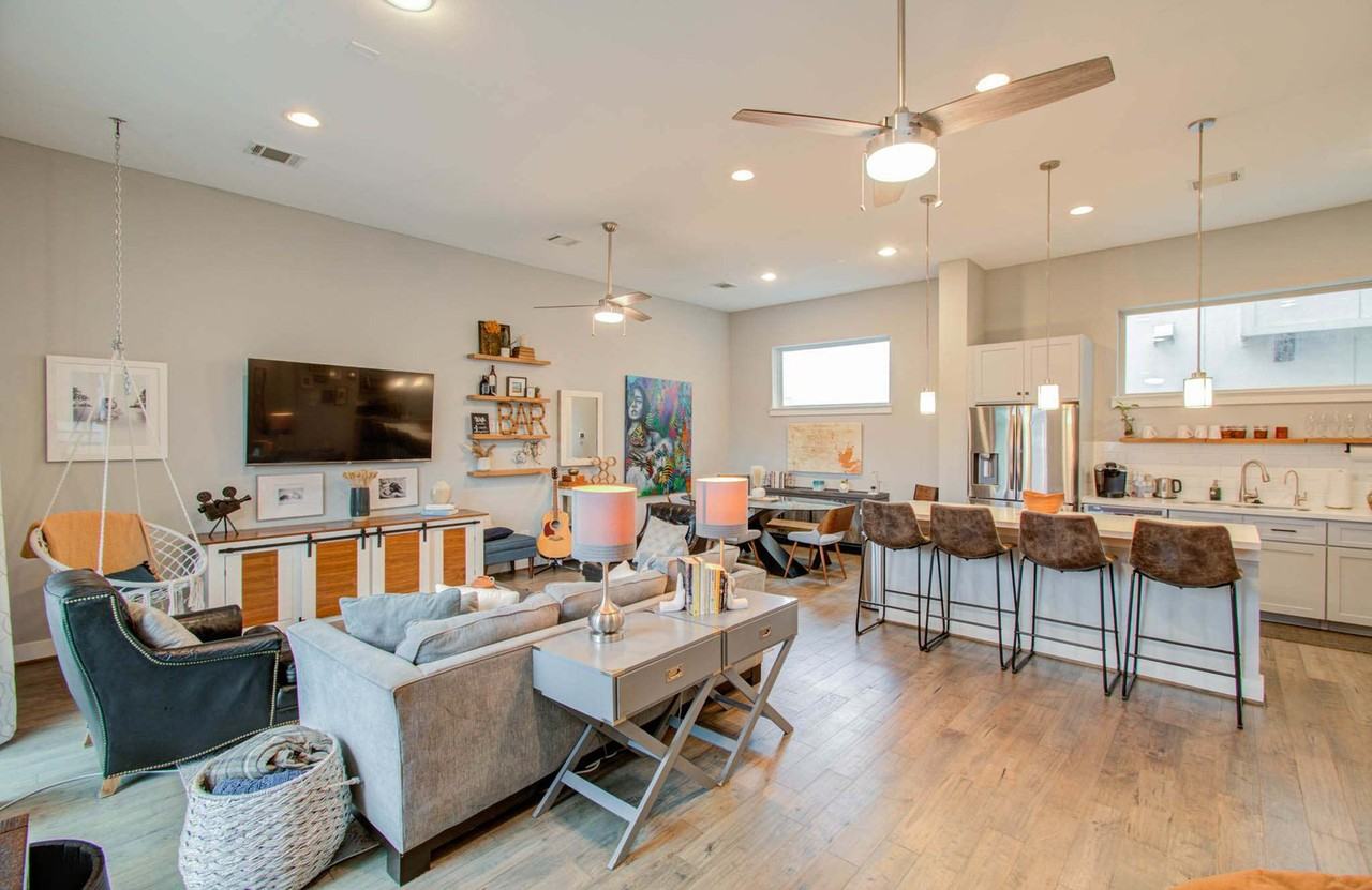 2018 Crockett St #1029793P - Photo 6 of 43