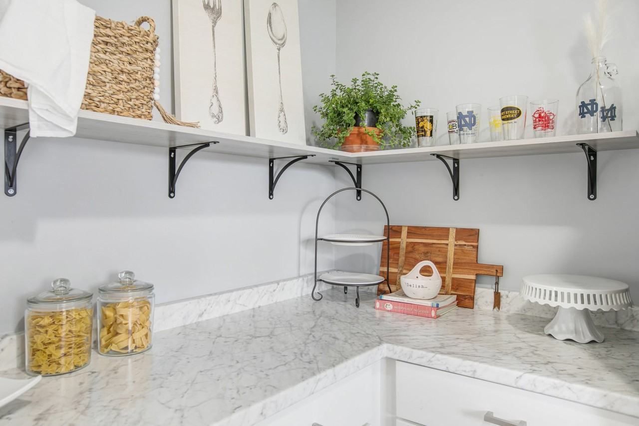 123 N Notre Dame Ave #1037674P - Photo 4 of 26