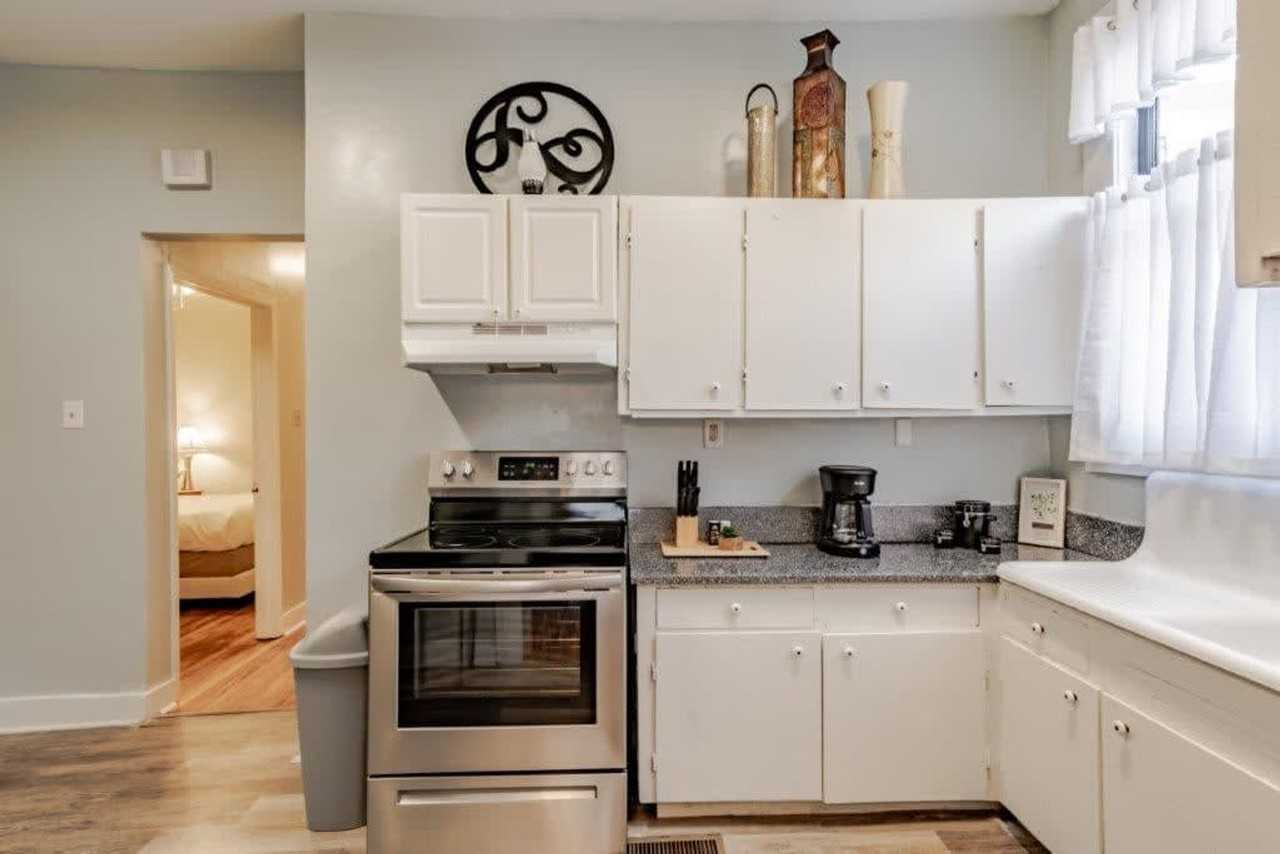 57 North Ann Street - Photo 4 of 50